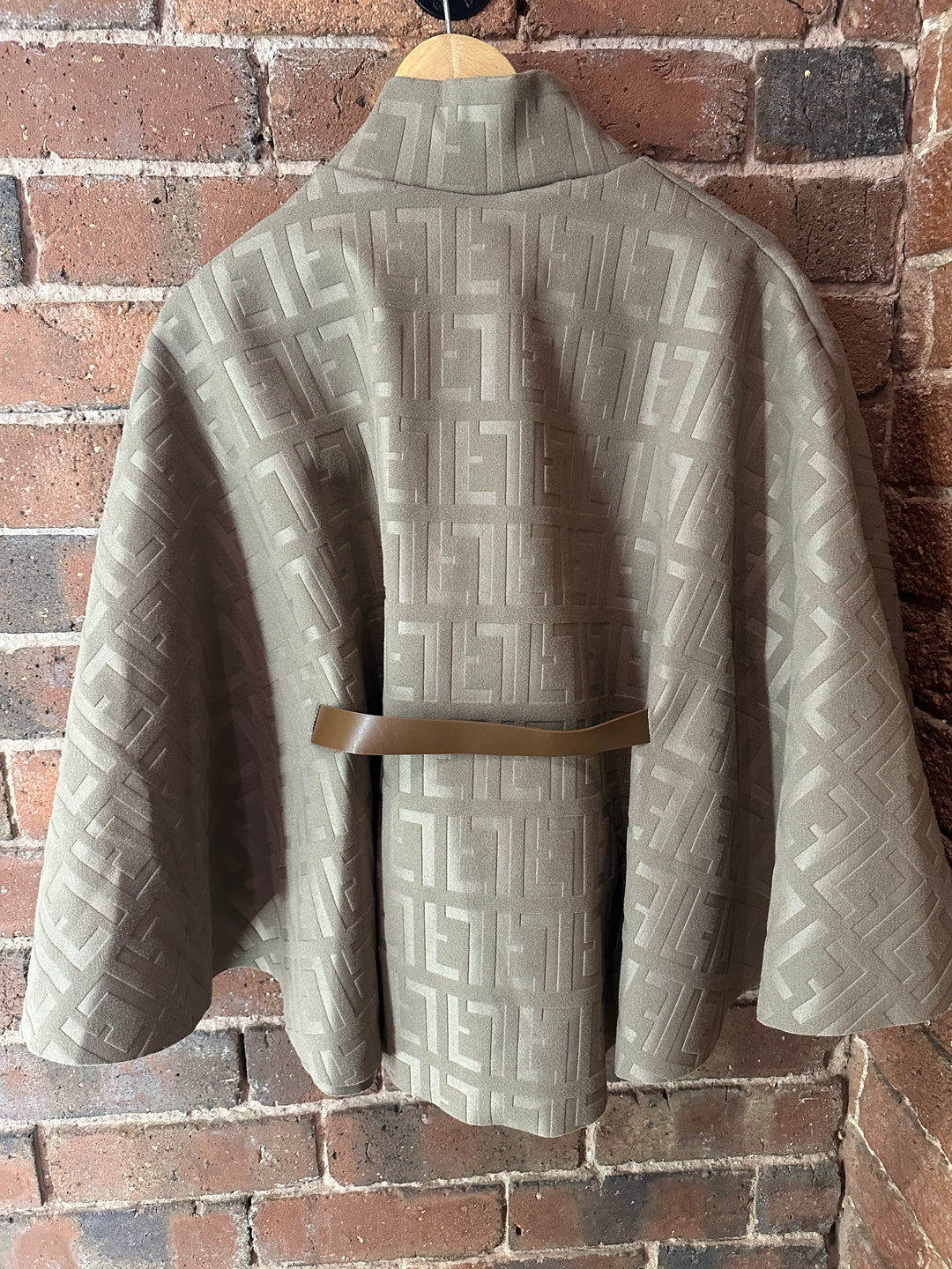 Mocha Geo Cape