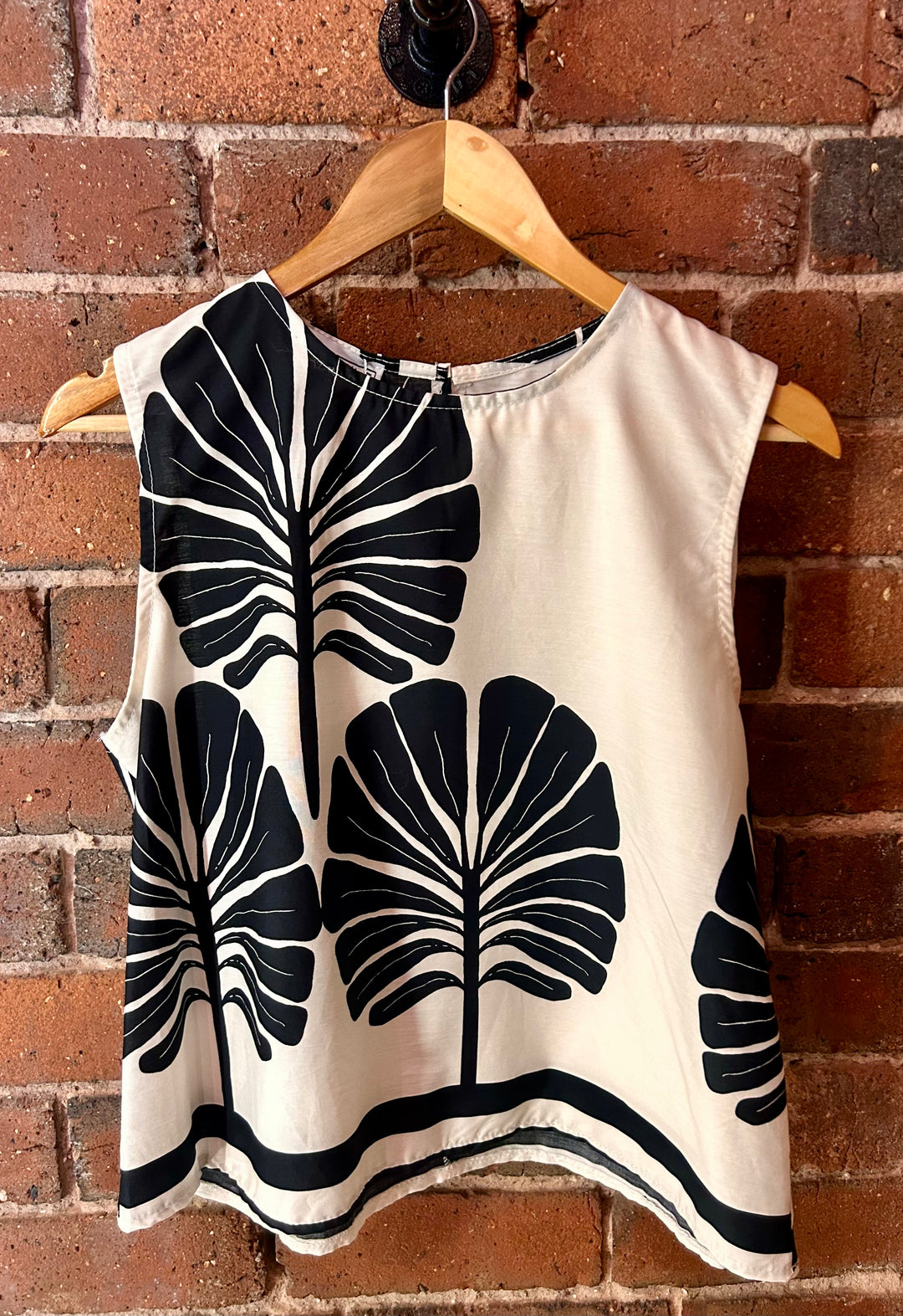 Palm Print Sleeveless Top, White