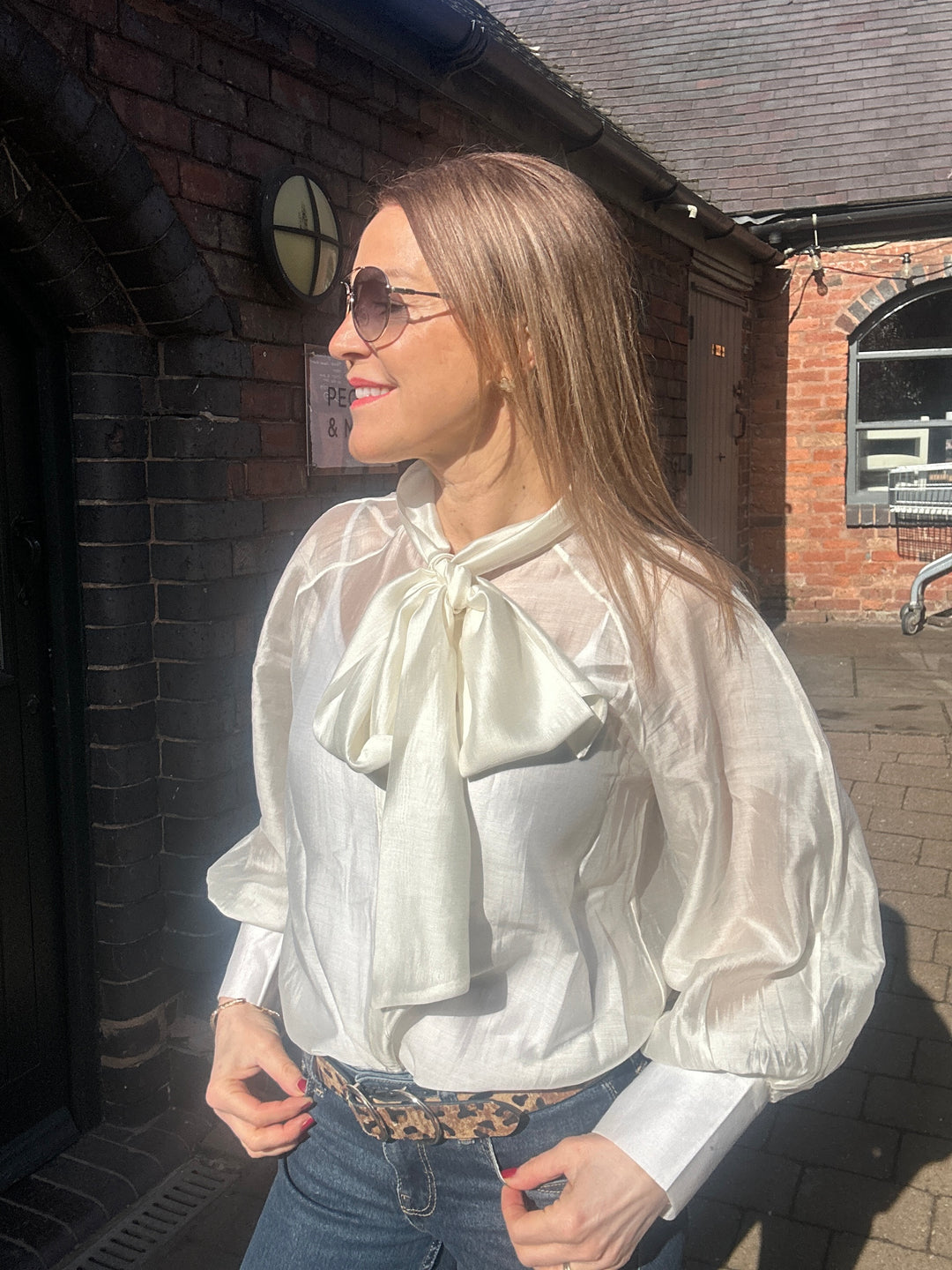 Tensel Pussybow Blouse, Cream