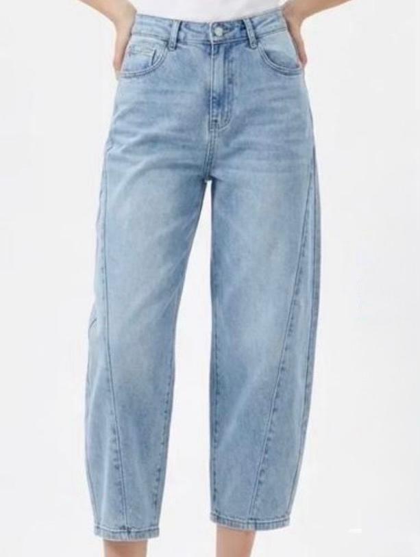 Light Wash Balloon Jeans 7/8