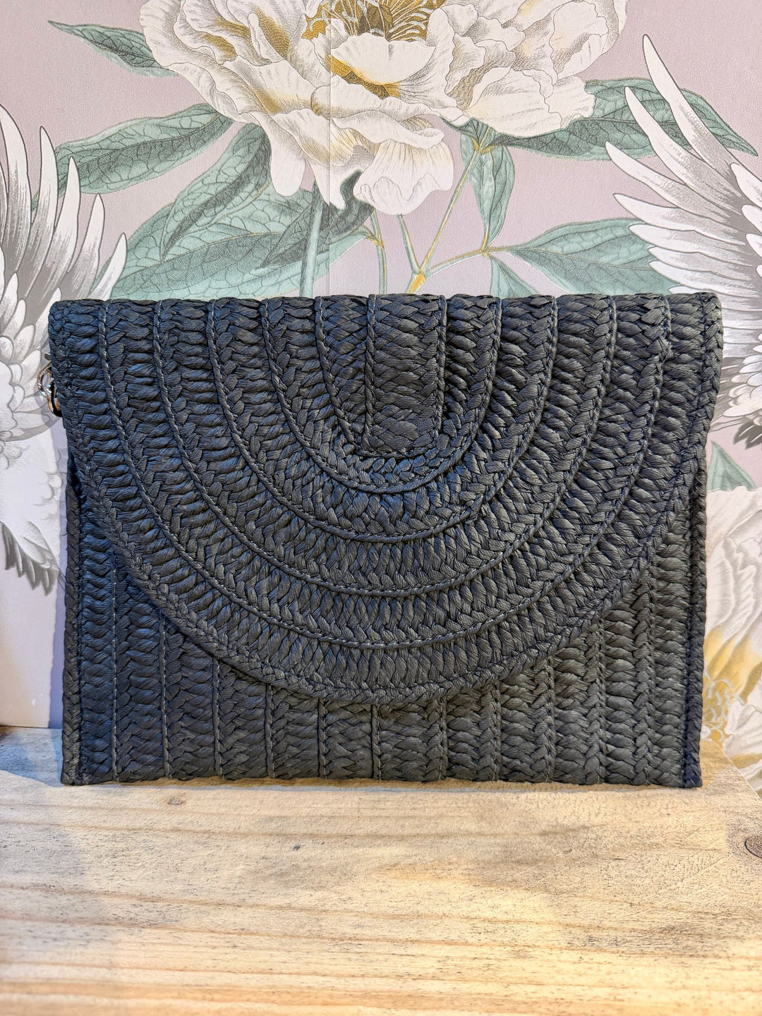 Straw Clutch, Black